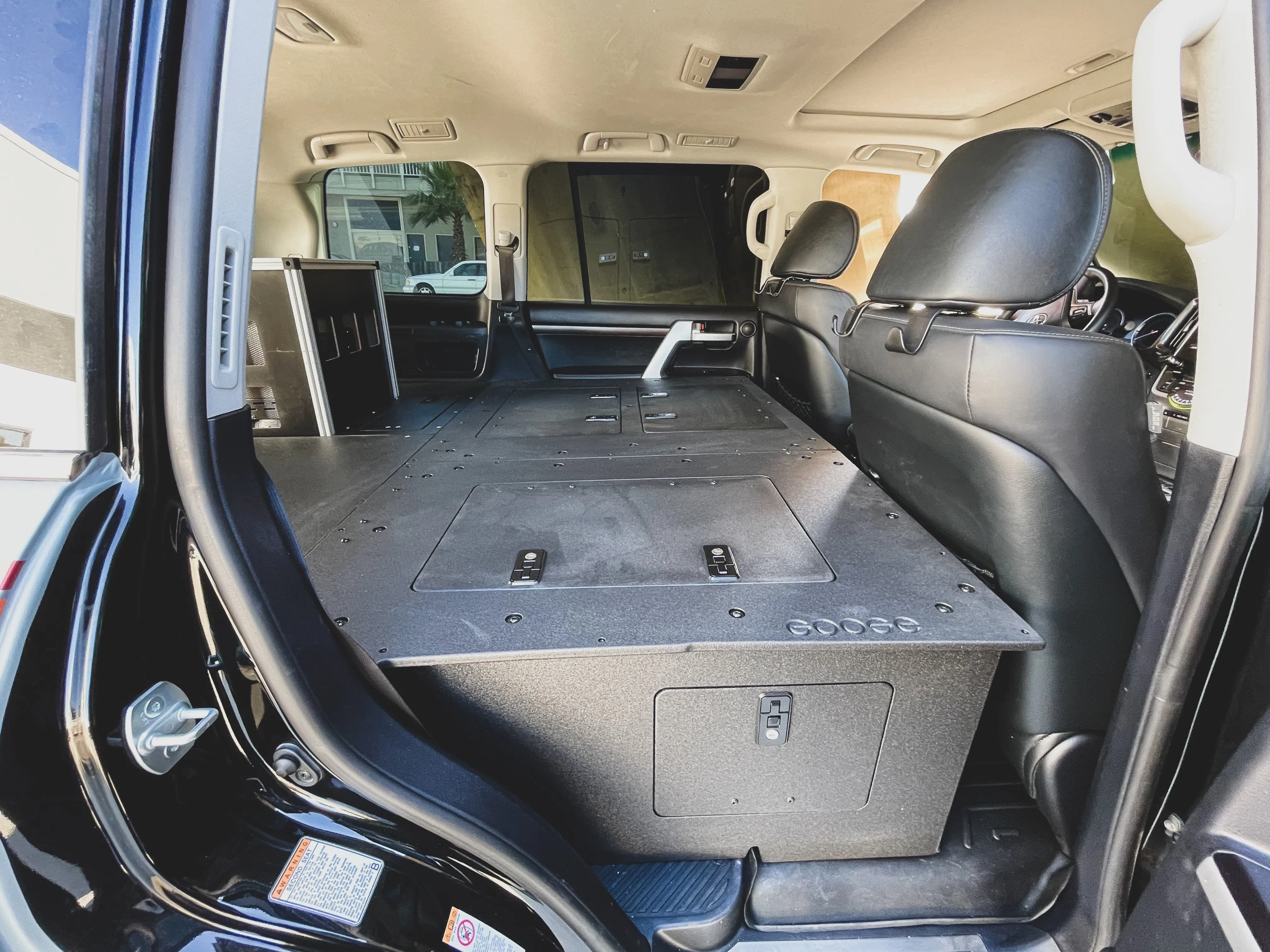 STEALTH SLEEP AND STORAGE PACKAGE FOR THE TOYOTA LAND CRUISER 200 SERIES