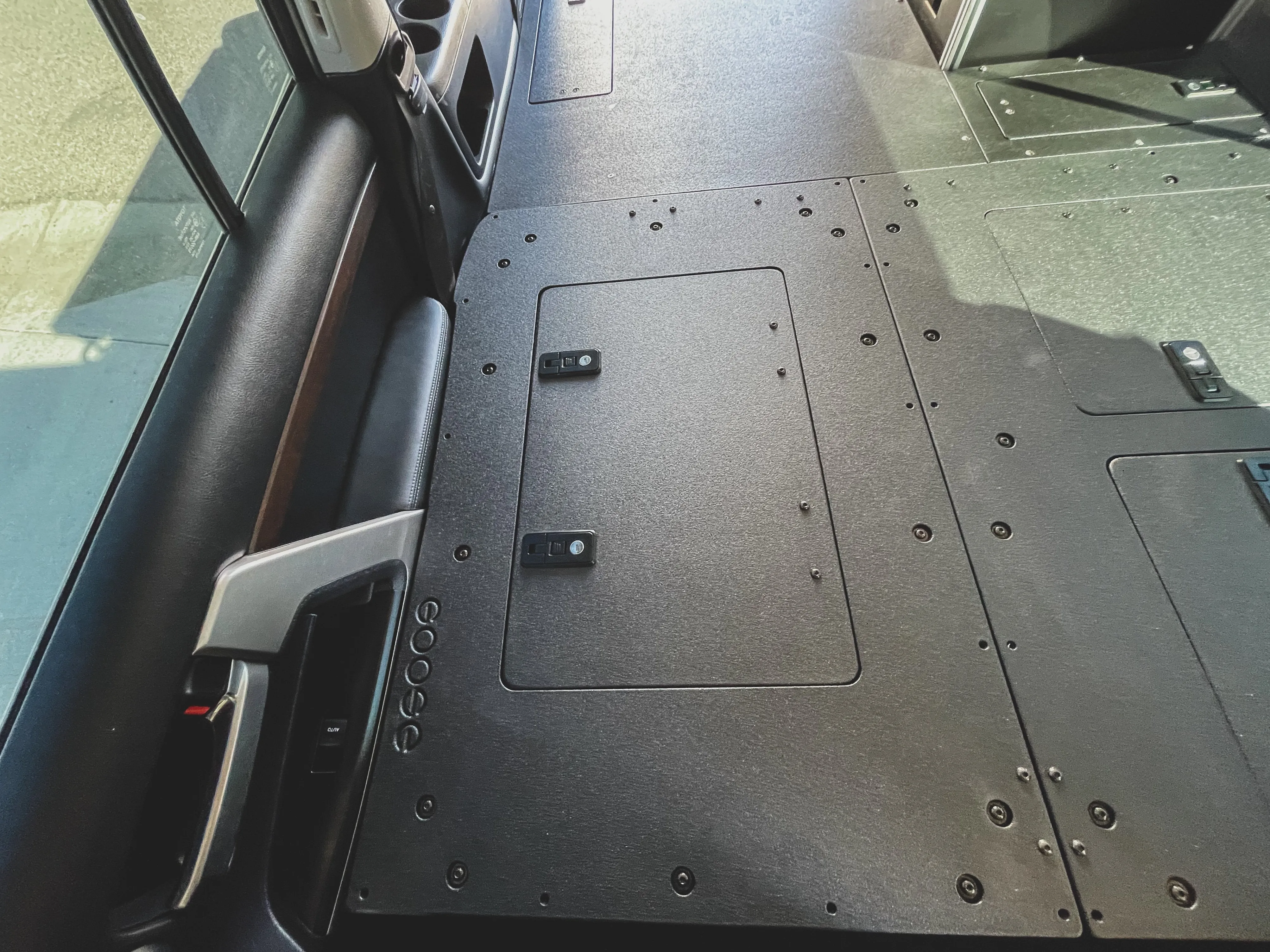 STEALTH SLEEP AND STORAGE PACKAGE FOR THE TOYOTA LAND CRUISER 200 SERIES