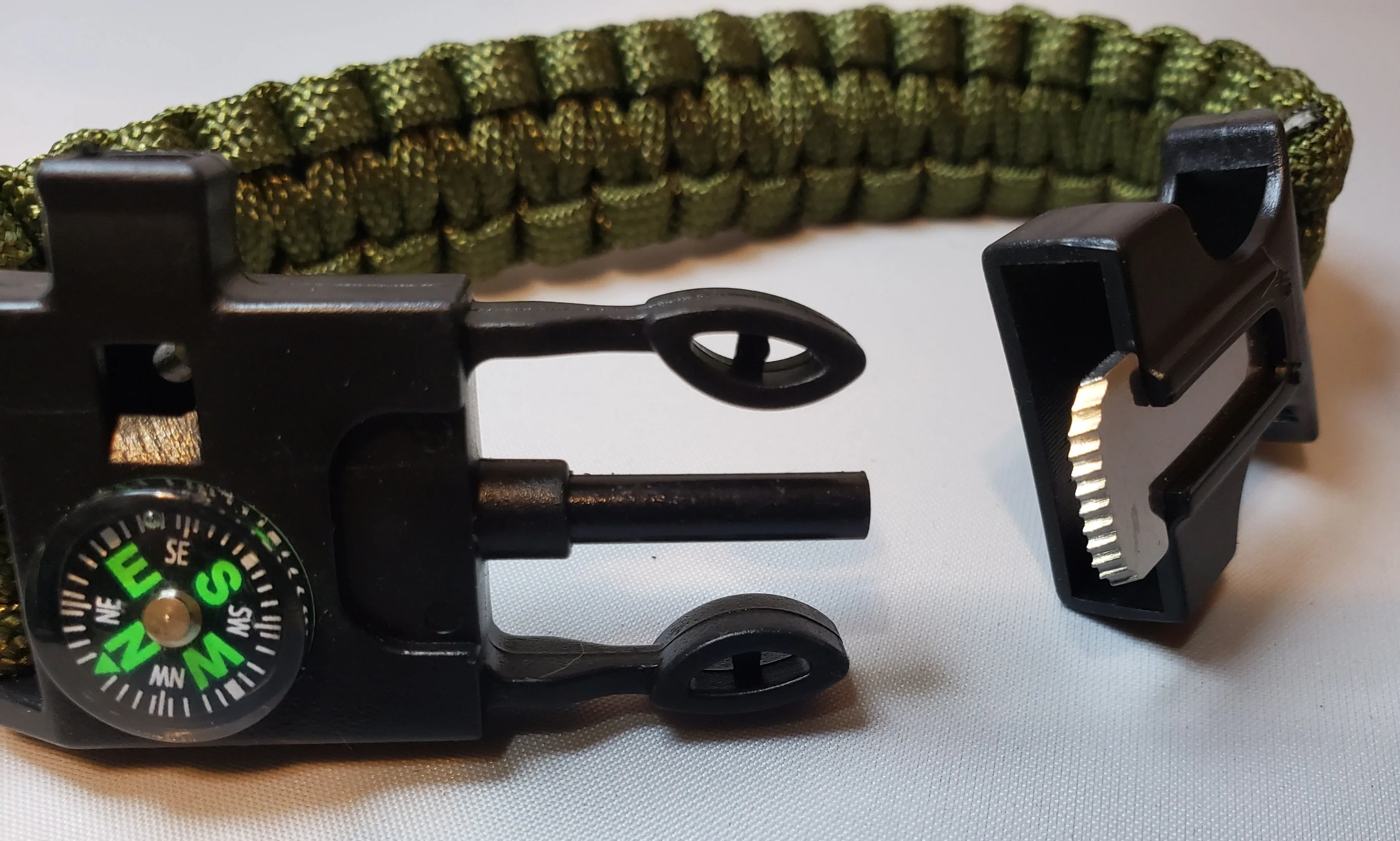 SURVIVAL BRACELET. 5 in 1 with Paracord, Compass, Fire Starter, Whistle & Scraper/Knife. 8.5" in various colors 