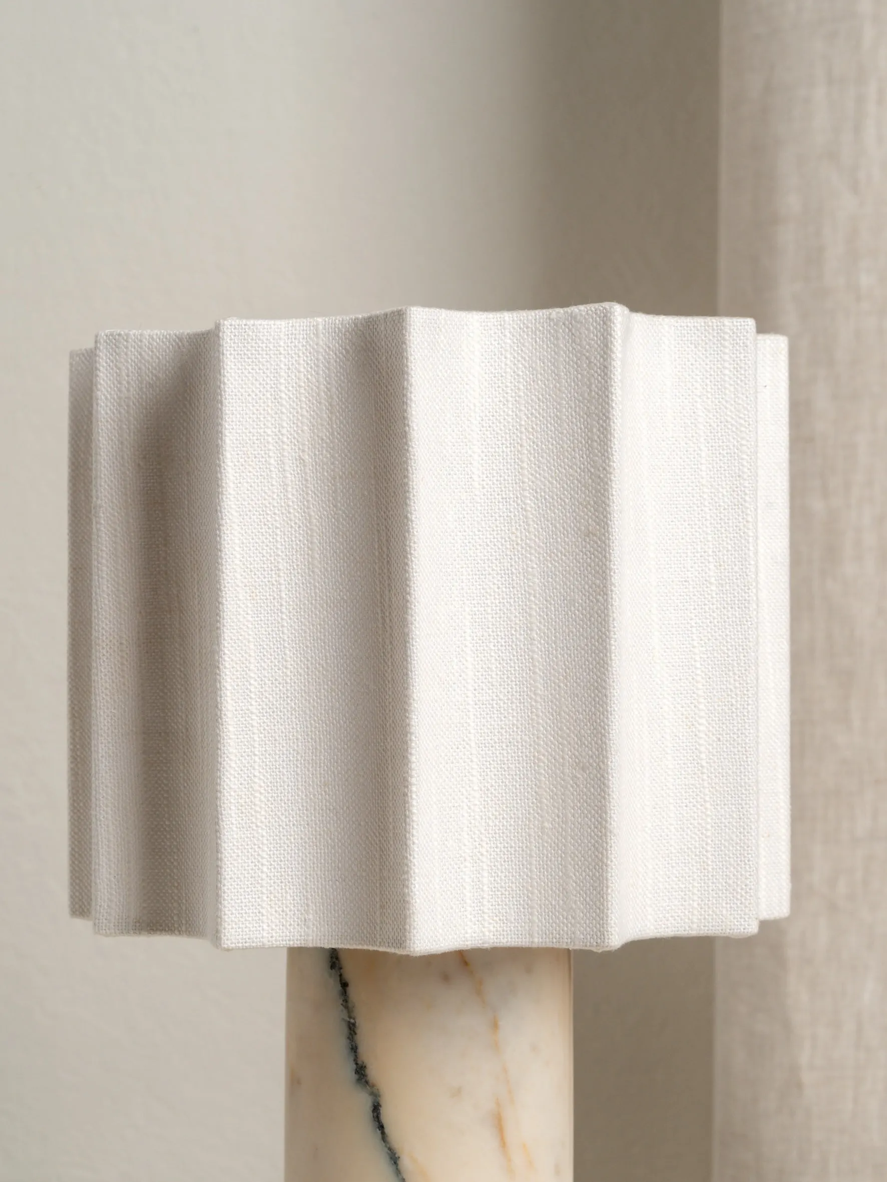 Valli - Viola Calacatta marble and linen rechargeable table lamp